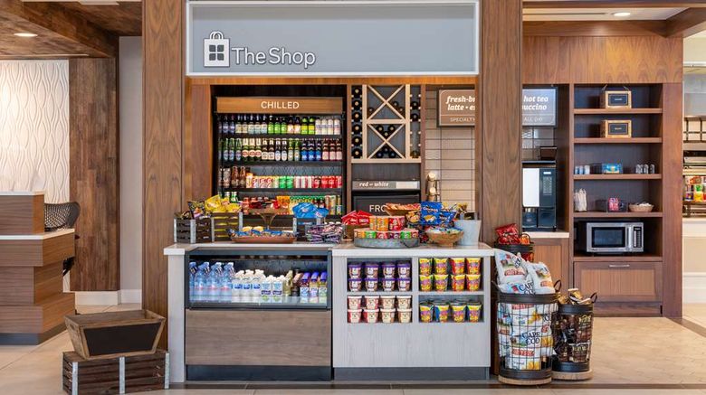 <b>Hilton Garden Inn Islip/MacArthur Airpor Restaurant</b>. Images powered by <a href="https://iceportal.shijigroup.com/" title="IcePortal" target="_blank">IcePortal</a>.