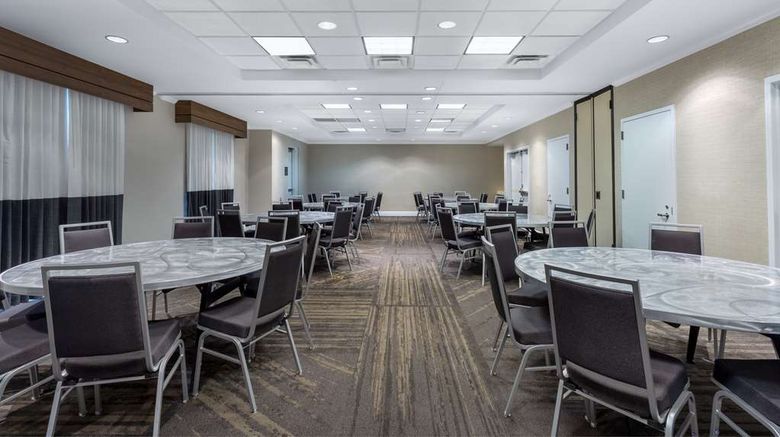 <b>Hilton Garden Inn Islip/MacArthur Airpor Meeting</b>. Images powered by <a href="https://iceportal.shijigroup.com/" title="IcePortal" target="_blank">IcePortal</a>.