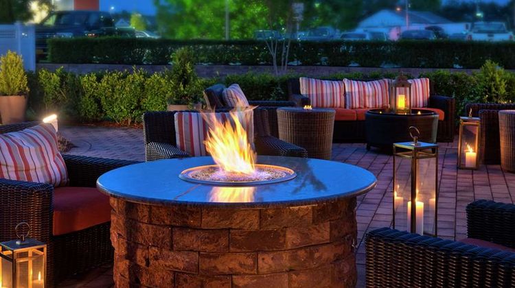 Hilton Garden Inn Riverhead Exterior