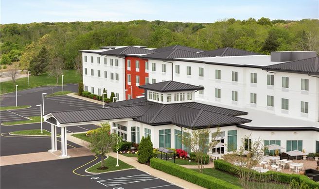 Hilton Garden Inn Riverhead Exterior