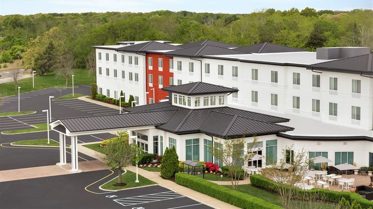 Hilton Garden Inn Riverhead Exterior