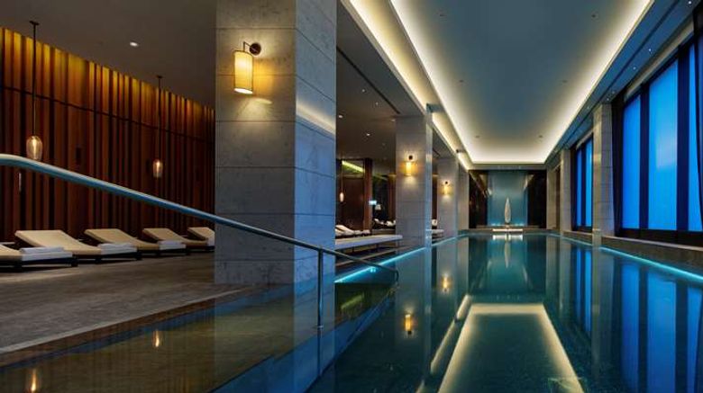 <b>Hilton Istanbul Bomonti Hotel Pool</b>. Images powered by <a href="https://iceportal.shijigroup.com/" title="IcePortal" target="_blank">IcePortal</a>.