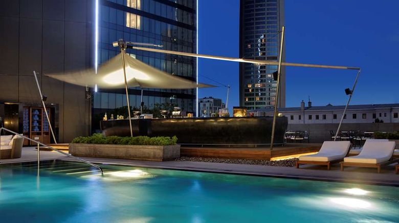 <b>Hilton Istanbul Bomonti Hotel Pool</b>. Images powered by <a href="https://iceportal.shijigroup.com/" title="IcePortal" target="_blank">IcePortal</a>.