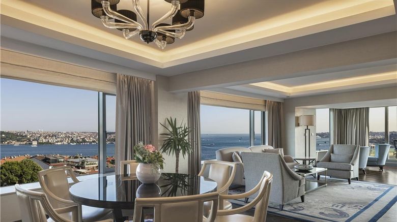 <b>Conrad Istanbul Bosphorus Room</b>. Images powered by <a href="https://iceportal.shijigroup.com/" title="IcePortal" target="_blank">IcePortal</a>.