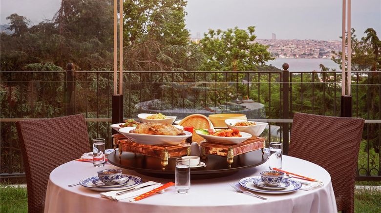 <b>Hilton Istanbul Bosphorus Restaurant</b>. Images powered by <a href="https://iceportal.shijigroup.com/" title="IcePortal" target="_blank">IcePortal</a>.