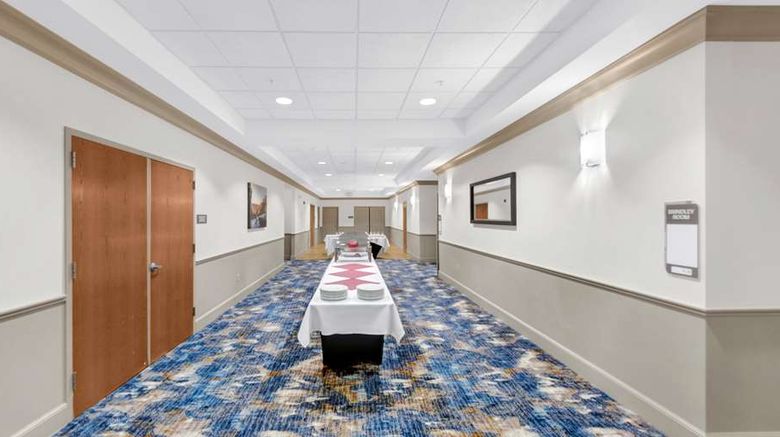 <b>Hilton Garden Inn Ithaca Restaurant</b>. Images powered by <a href="https://iceportal.shijigroup.com/" title="IcePortal" target="_blank">IcePortal</a>.