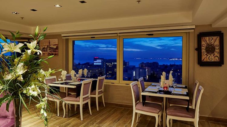 DoubleTree by Hilton Izmir - Alsancak Restaurant