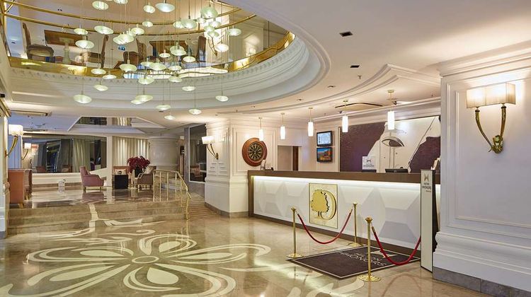 DoubleTree by Hilton Izmir - Alsancak Lobby