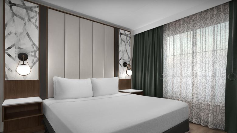 <b>Embassy Suites Jackson North Ridgeland Room</b>. Images powered by <a href="https://iceportal.shijigroup.com/" title="IcePortal" target="_blank">IcePortal</a>.