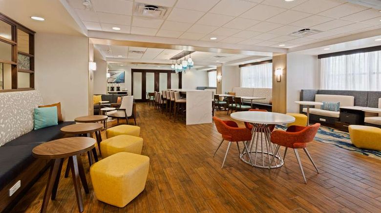 <b>Hampton Inn I-295 East-Baymeadows Lobby</b>. Images powered by <a href="https://iceportal.shijigroup.com/" title="IcePortal" target="_blank">IcePortal</a>.