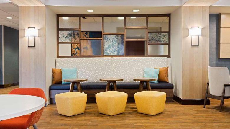 <b>Hampton Inn I-295 East-Baymeadows Lobby</b>. Images powered by <a href="https://iceportal.shijigroup.com/" title="IcePortal" target="_blank">IcePortal</a>.