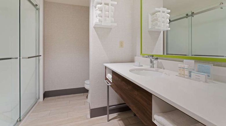 <b>Hampton Inn I-295 East-Baymeadows Room</b>. Images powered by <a href="https://iceportal.shijigroup.com/" title="IcePortal" target="_blank">IcePortal</a>.