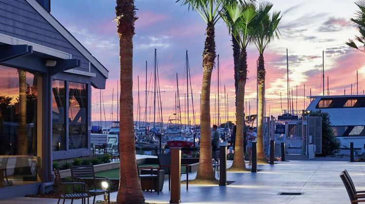 Doubletree by Hilton Berkeley Marina Exterior