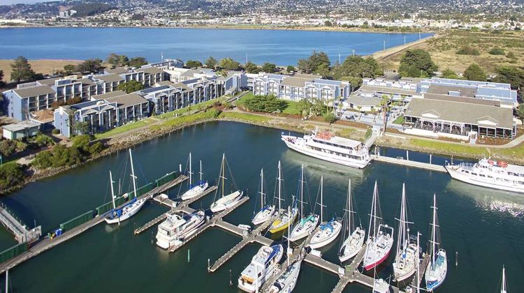 Doubletree by Hilton Berkeley Marina Exterior