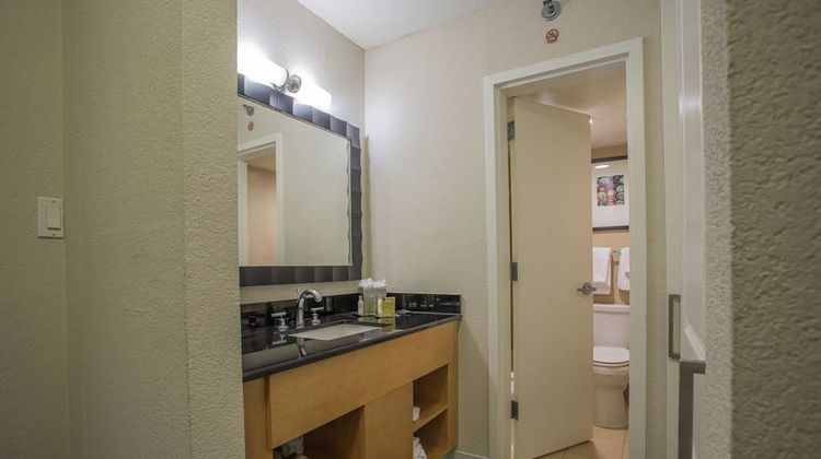 Doubletree by Hilton Berkeley Marina Room