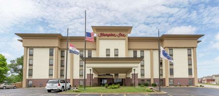 Hampton Inn Jefferson City at Capital Mall Exterior
