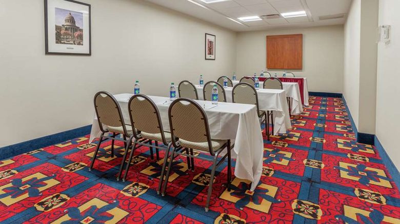 <b>Hampton Inn Jefferson City at Capital Mall Meeting</b>. Images powered by <a href="https://iceportal.shijigroup.com/" title="IcePortal" target="_blank">IcePortal</a>.