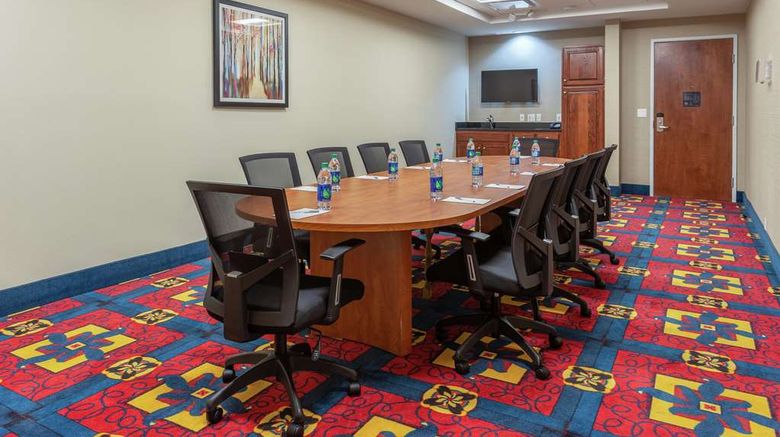 <b>Hampton Inn Jefferson City at Capital Mall Meeting</b>. Images powered by <a href="https://iceportal.shijigroup.com/" title="IcePortal" target="_blank">IcePortal</a>.