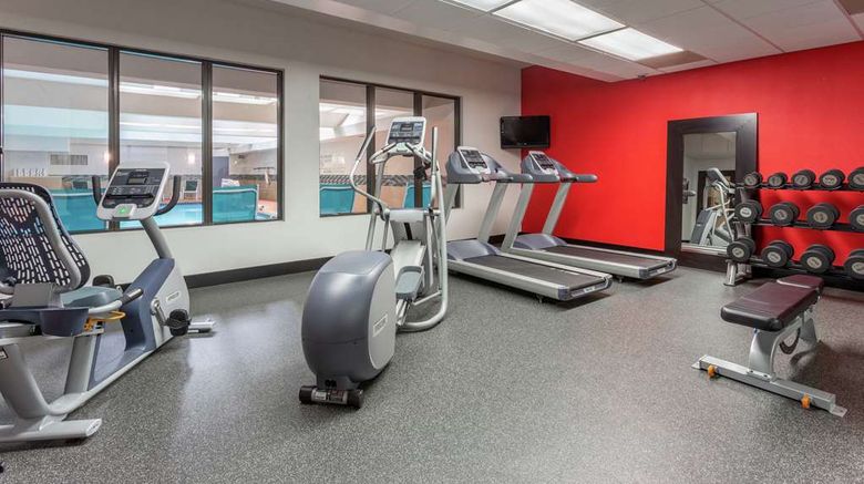 <b>Hampton Inn Jefferson City at Capital Mall Health</b>. Images powered by <a href="https://iceportal.shijigroup.com/" title="IcePortal" target="_blank">IcePortal</a>.