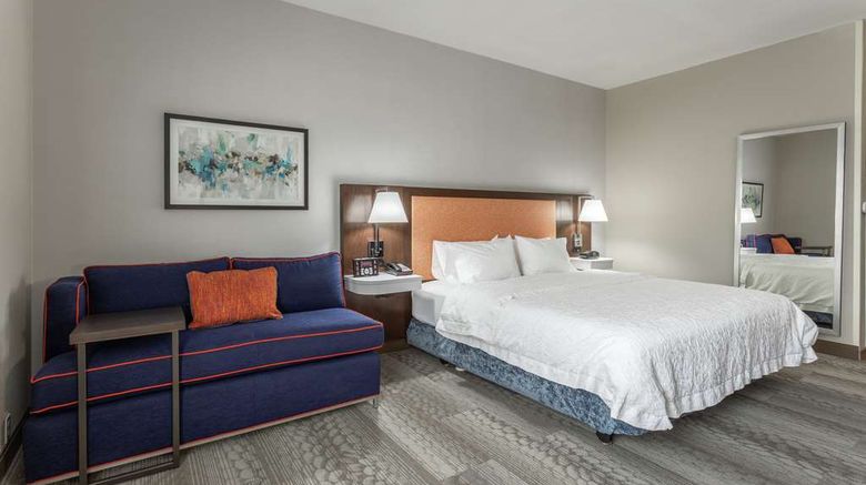 <b>Hampton Inn Jefferson City at Capital Mall Room</b>. Images powered by <a href="https://iceportal.shijigroup.com/" title="IcePortal" target="_blank">IcePortal</a>.