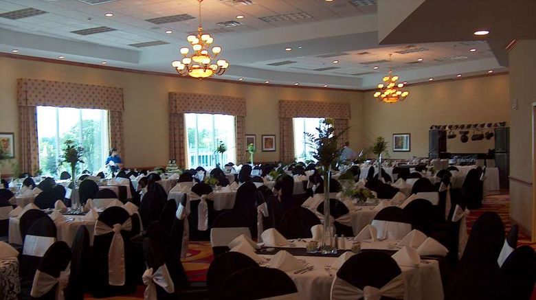 <b>DoubleTree by Hilton Jefferson City Restaurant</b>. Images powered by <a href="https://iceportal.shijigroup.com/" title="IcePortal" target="_blank">IcePortal</a>.