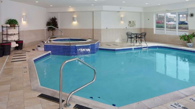 <b>DoubleTree by Hilton Jefferson City Pool</b>. Images powered by <a href="https://iceportal.shijigroup.com/" title="IcePortal" target="_blank">IcePortal</a>.