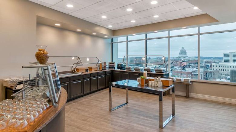 <b>DoubleTree by Hilton Jefferson City Restaurant</b>. Images powered by <a href="https://iceportal.shijigroup.com/" title="IcePortal" target="_blank">IcePortal</a>.