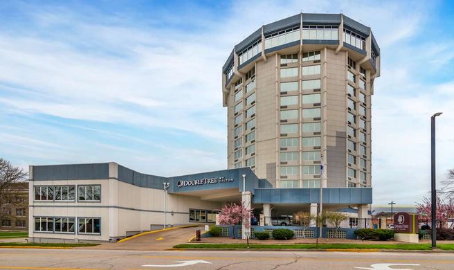 DoubleTree by Hilton Jefferson City Exterior