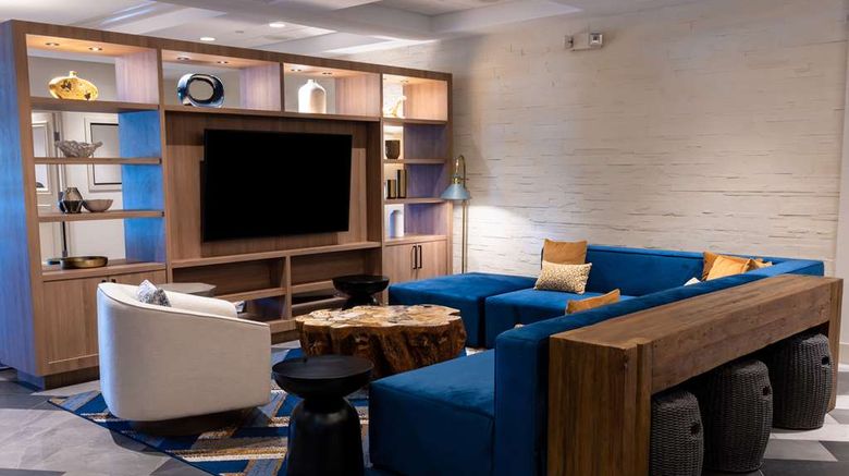 <b>Doubletree Tinton Falls - Eatontown Lobby</b>. Images powered by <a href="https://iceportal.shijigroup.com/" title="IcePortal" target="_blank">IcePortal</a>.
