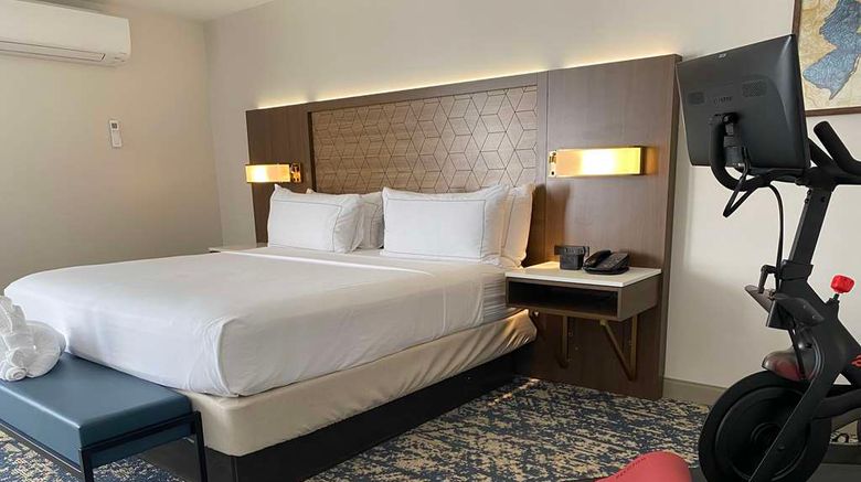 <b>Doubletree Tinton Falls - Eatontown Room</b>. Images powered by <a href="https://iceportal.shijigroup.com/" title="IcePortal" target="_blank">IcePortal</a>.