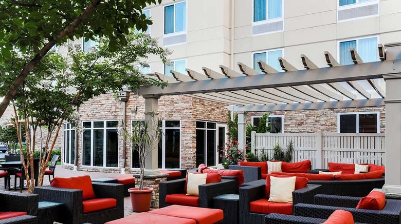 <b>Hilton Garden Inn Melville Exterior</b>. Images powered by <a href="https://iceportal.shijigroup.com/" title="IcePortal" target="_blank">IcePortal</a>.