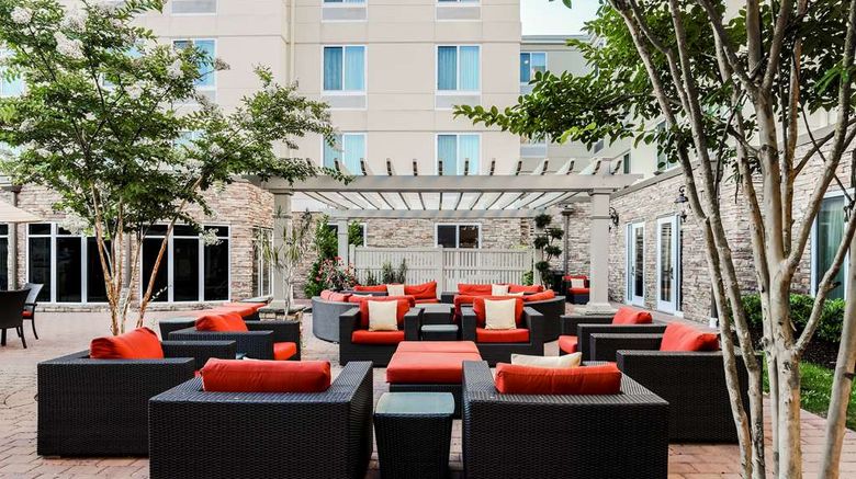 <b>Hilton Garden Inn Melville Exterior</b>. Images powered by <a href="https://iceportal.shijigroup.com/" title="IcePortal" target="_blank">IcePortal</a>.