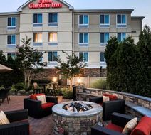 Hilton Garden Inn Melville Exterior