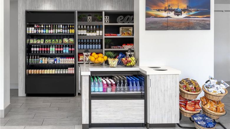 <b>Hilton Garden Inn Queens/JFK Arpt Restaurant</b>. Images powered by <a href="https://iceportal.shijigroup.com/" title="IcePortal" target="_blank">IcePortal</a>.