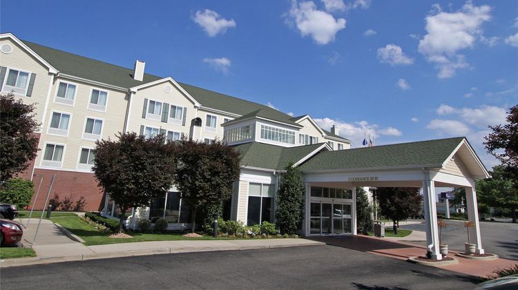 Hilton Garden Inn Westbury Exterior