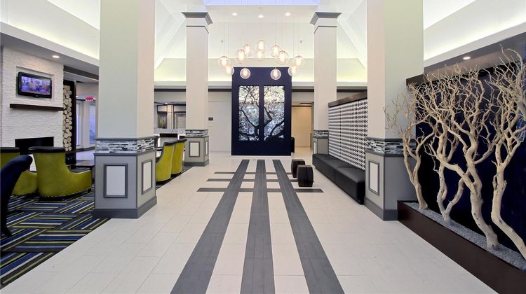 Hilton Garden Inn Westbury Lobby