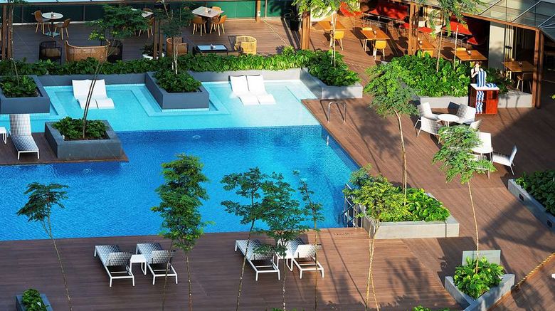 <b>DoubleTree by Hilton Hotel Johor Bahru Pool</b>. Images powered by <a href="https://iceportal.shijigroup.com/" title="IcePortal" target="_blank">IcePortal</a>.