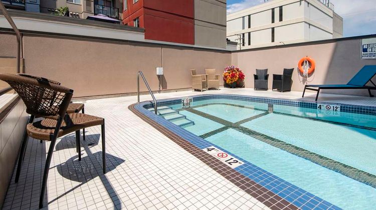 Doubletree By Hilton Kamloops Pool