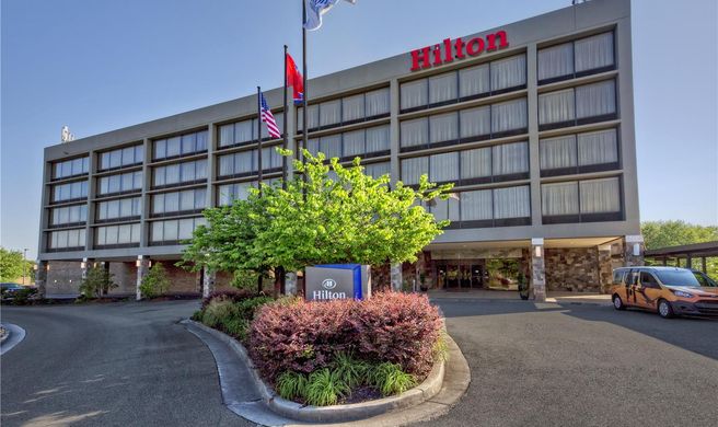 Hilton Knoxville Airport Exterior
