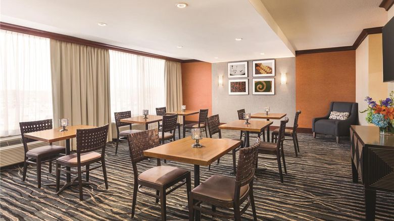 <b>Hilton Knoxville Airport Meeting</b>. Images powered by <a href="https://iceportal.shijigroup.com/" title="IcePortal" target="_blank">IcePortal</a>.