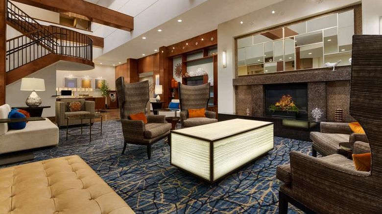 <b>Hilton Knoxville Lobby</b>. Images powered by <a href="https://iceportal.shijigroup.com/" title="IcePortal" target="_blank">IcePortal</a>.