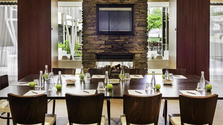 <b>Novotel Queenstown Lakeside Meeting</b>. Images powered by <a href="https://iceportal.shijigroup.com/" title="IcePortal" target="_blank">IcePortal</a>.