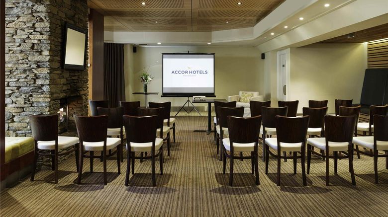 <b>Novotel Queenstown Lakeside Meeting</b>. Images powered by <a href="https://iceportal.shijigroup.com/" title="IcePortal" target="_blank">IcePortal</a>.