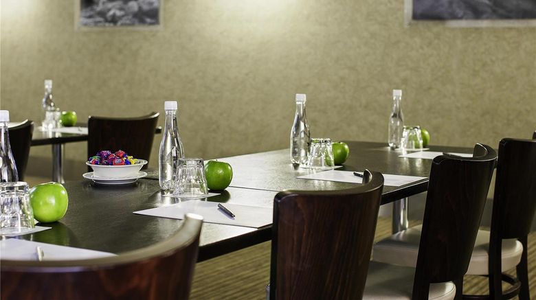 <b>Novotel Queenstown Lakeside Meeting</b>. Images powered by <a href="https://iceportal.shijigroup.com/" title="IcePortal" target="_blank">IcePortal</a>.