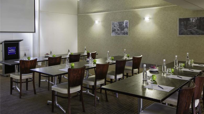 <b>Novotel Queenstown Lakeside Meeting</b>. Images powered by <a href="https://iceportal.shijigroup.com/" title="IcePortal" target="_blank">IcePortal</a>.