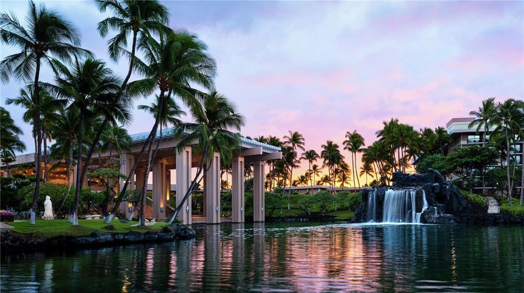 Hilton Waikoloa Village Pool