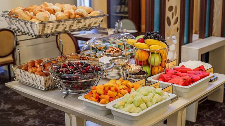 <b>Hilton Garden Inn Krasnodar Restaurant</b>. Images powered by <a href="https://iceportal.shijigroup.com/" title="IcePortal" target="_blank">IcePortal</a>.