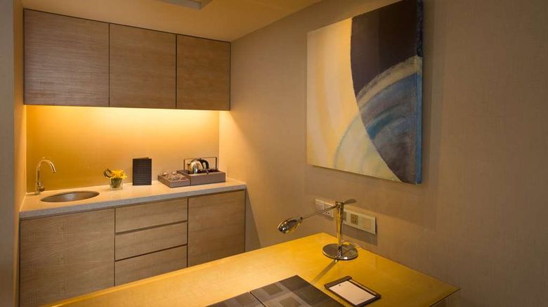 <b>Doubletree by Hilton Hotel Kuala Lumpur Room</b>. Images powered by <a href="https://iceportal.shijigroup.com/" title="IcePortal" target="_blank">IcePortal</a>.