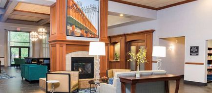 Hampton Inn & Suites Lansing Lobby