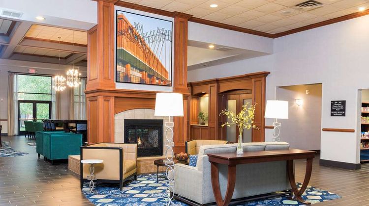 Hampton Inn & Suites Lansing Lobby